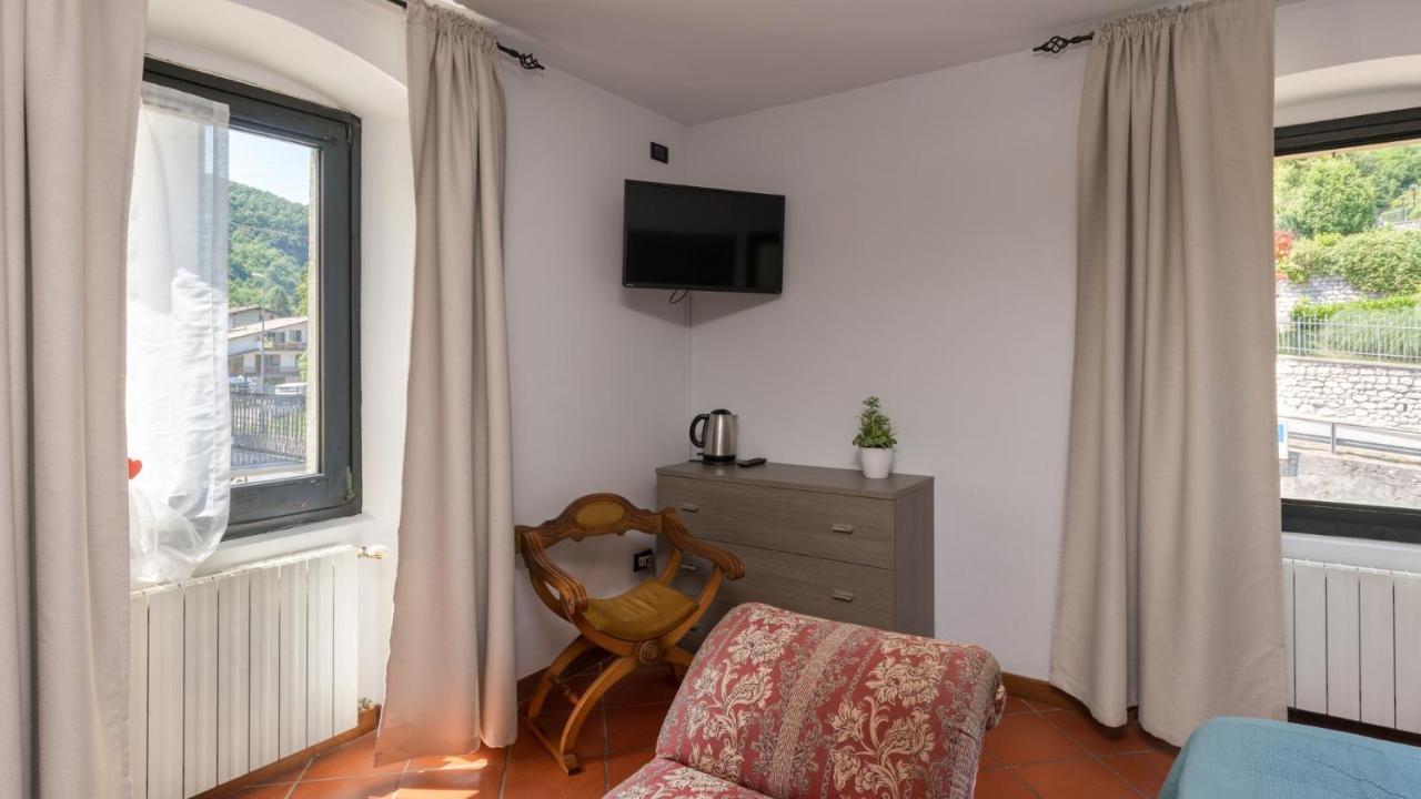 B&B Lawanda Idro エクステリア 写真